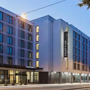 Courtyard By Marriott East Otel